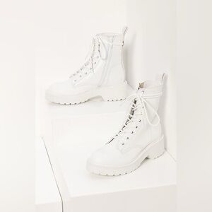 Steve Madden Tornado Boots | White | Size 8